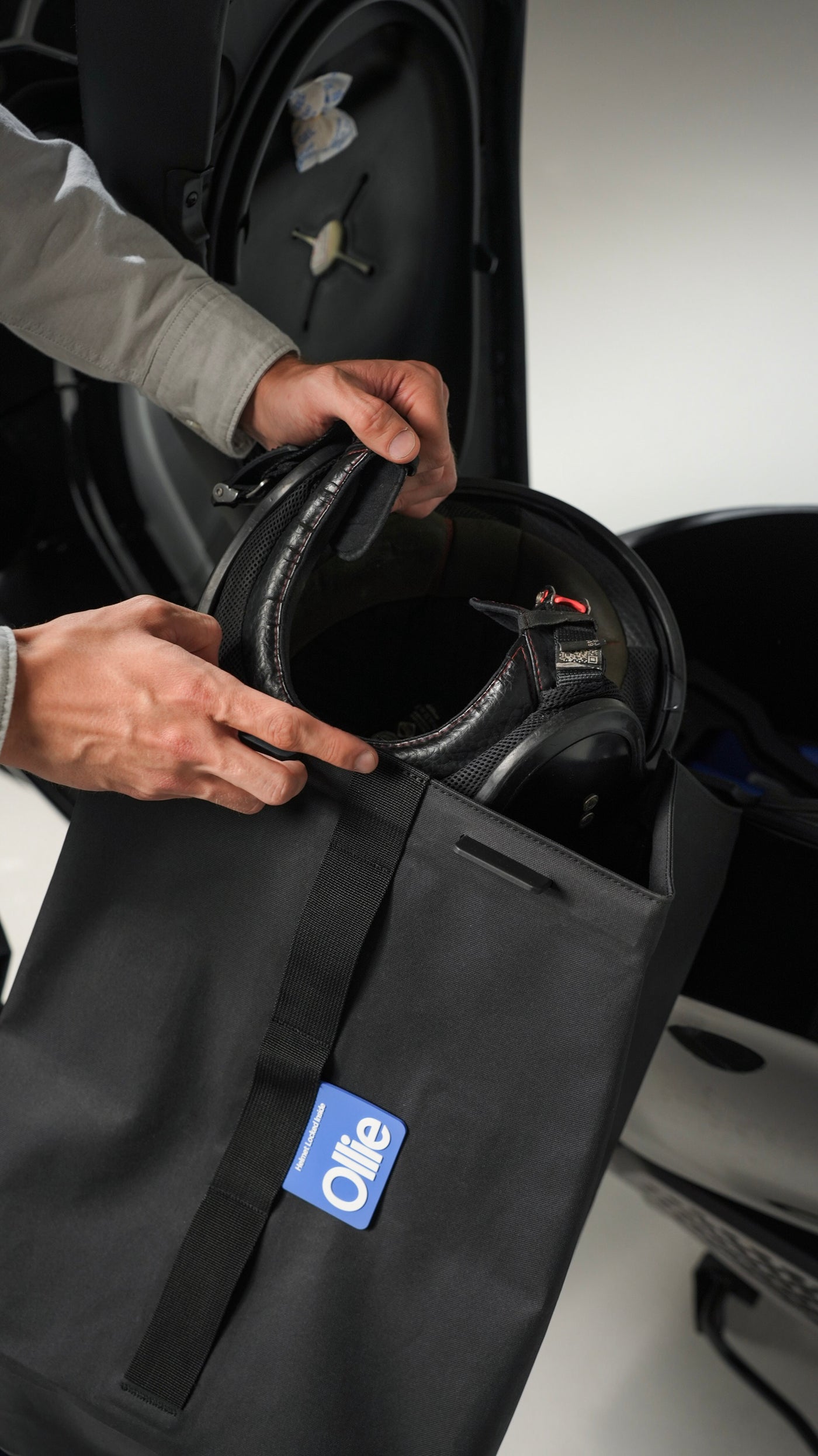Ollie Helmet Bag Ollie Helmet Bag