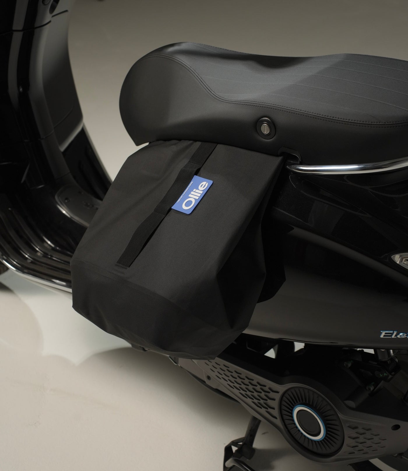 Ollie Helmtas  black