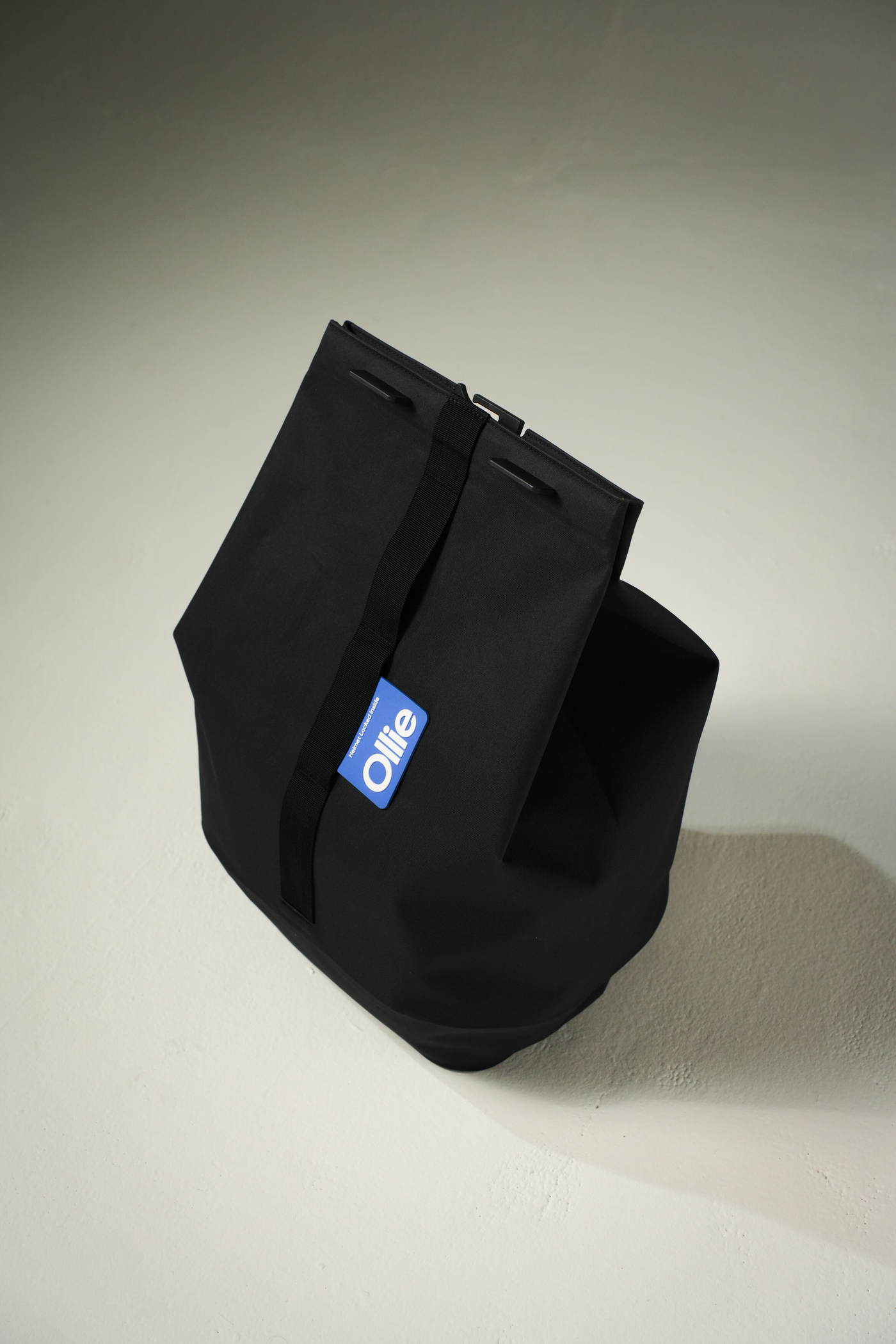 Ollie Helmet Bag black